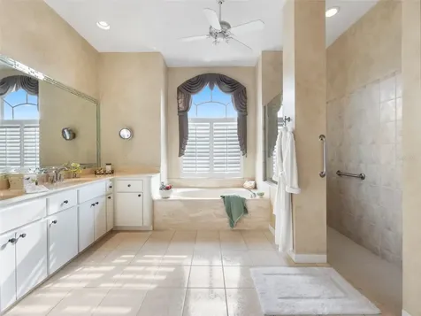542 Lake Of The Woods Drive Venice FL 34293
