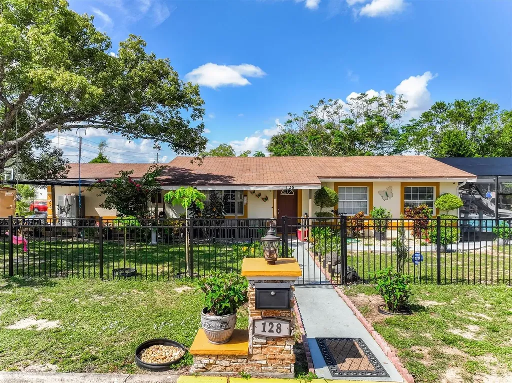 128 S 7th Street Haines City FL 33844
