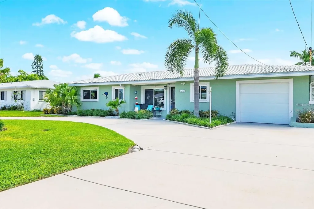 9452 Treasure Lane NE St Petersburg FL 33702