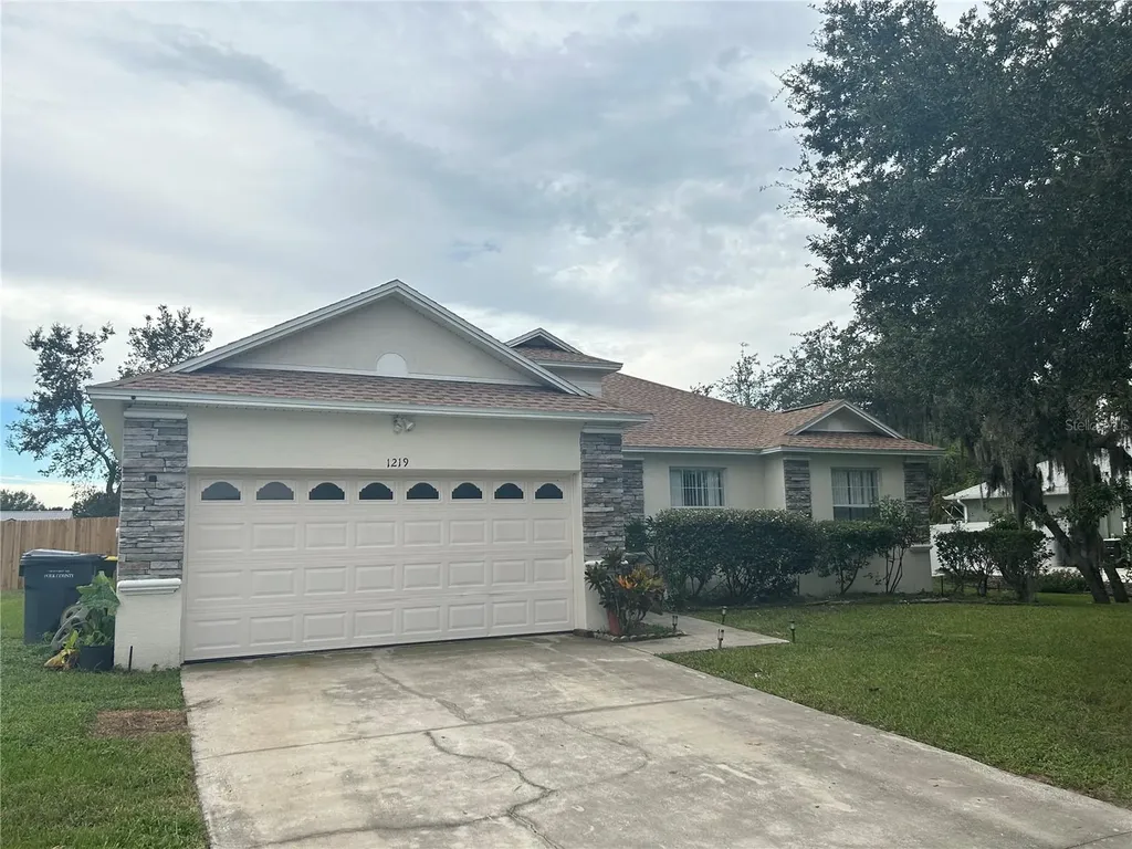 1219 Lake Loop Winter Haven FL 33880