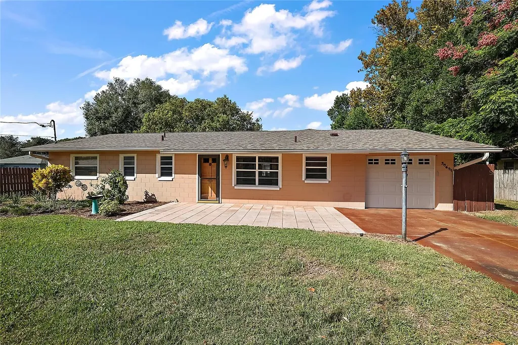 30641 Lake Avenue Tavares FL 32778