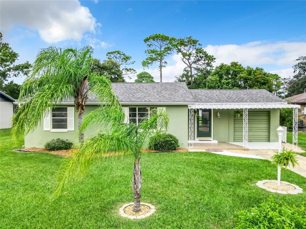 106 1st Street Debary FL 32713