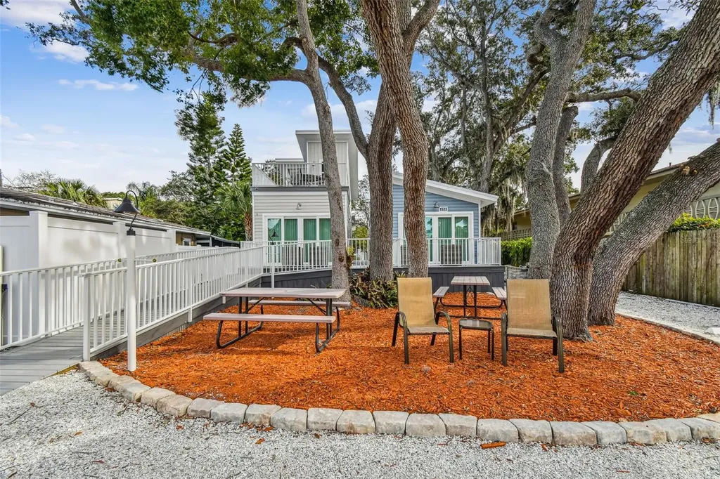 1523 Bayshore Boulevard Dunedin FL 34698