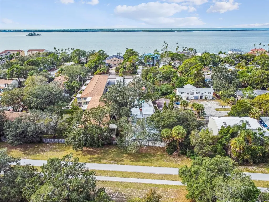 1523 Bayshore Boulevard Dunedin FL 34698