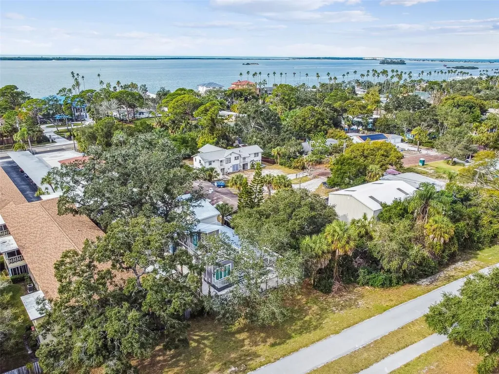 1523 Bayshore Boulevard Dunedin FL 34698