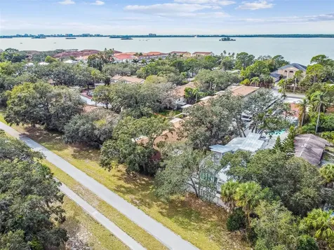 1523 Bayshore Boulevard Dunedin FL 34698