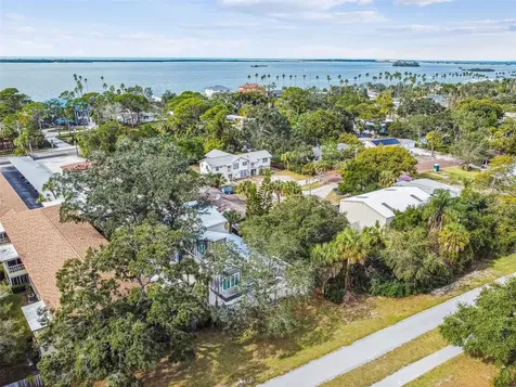 1523 Bayshore Boulevard Dunedin FL 34698