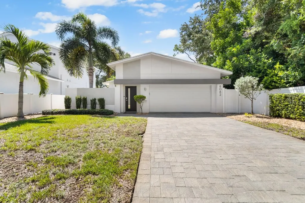 8082 26th Avenue N St Petersburg FL 33710