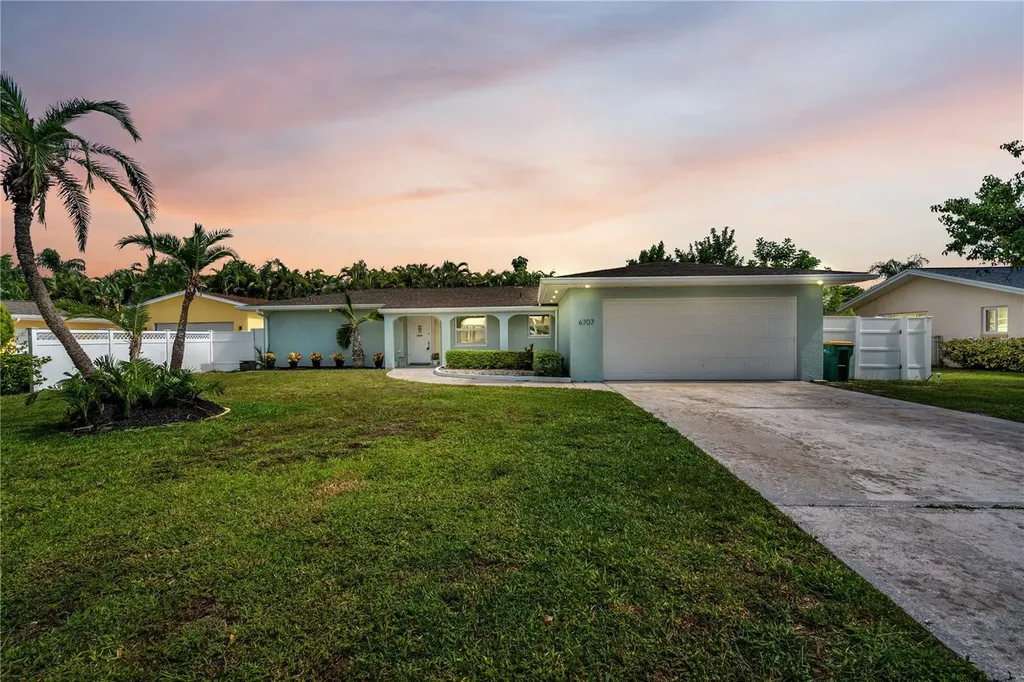 6707 Cardinal Drive S St Petersburg FL 33707