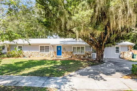 402 Palm Way Tavares FL 32778