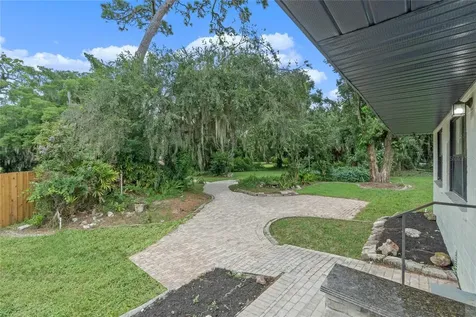 955 N Palm Circle Eustis FL 32726