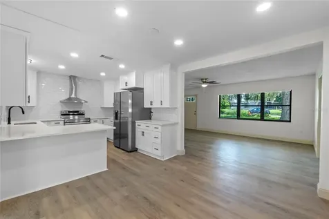 955 N Palm Circle Eustis FL 32726