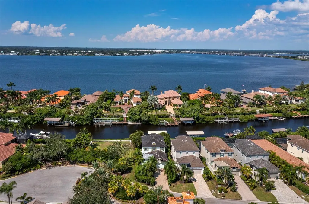 3903 5th Avenue NE Bradenton FL 34208