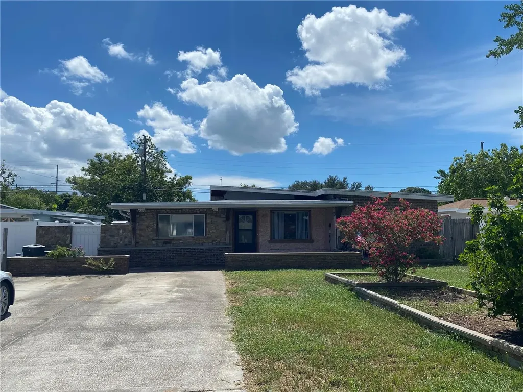 5220 47th Avenue N St Petersburg FL 33709