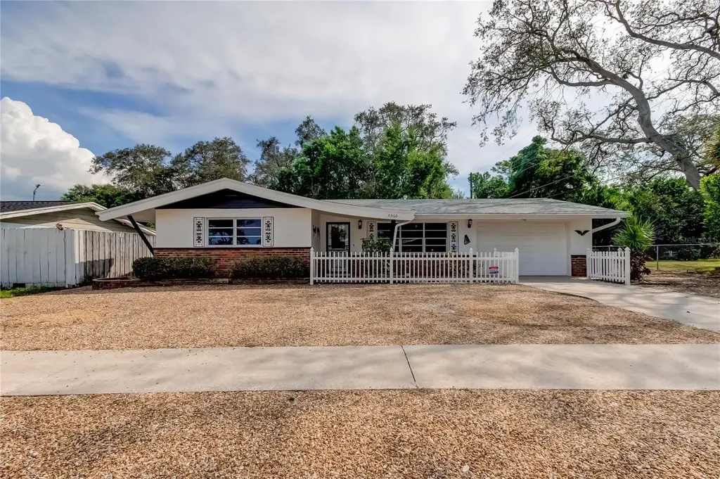 5300 Spanish Trail Holiday FL 34690
