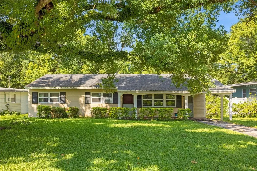 2516 Lake Wade Court Orlando FL 32806