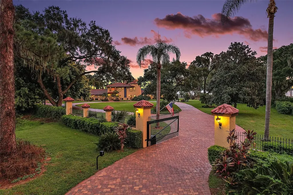 16001 Acorn Circle Tavares FL 32778