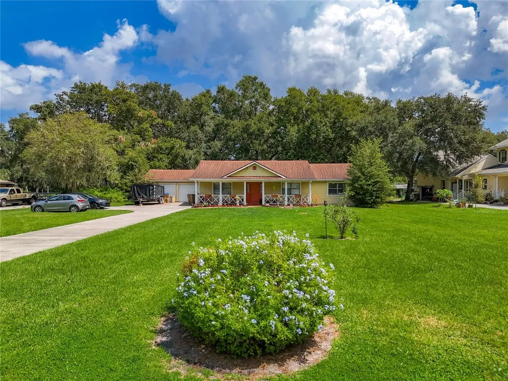 2555 Greenwood Drive Kissimmee FL 34744