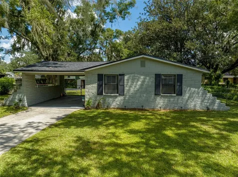 1204 N Bracewell Drive Plant City FL 33563