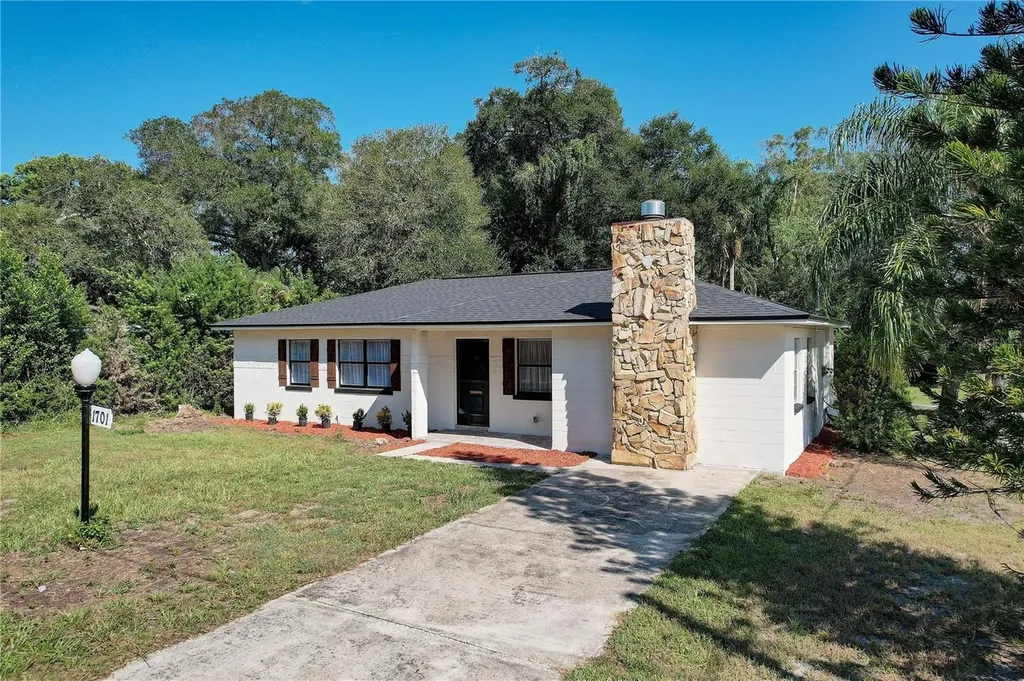 1701 W Followthru Drive Tampa FL 33612