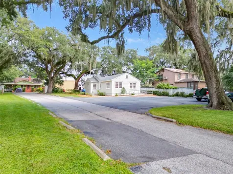 427 S 9th Street Leesburg FL 34748