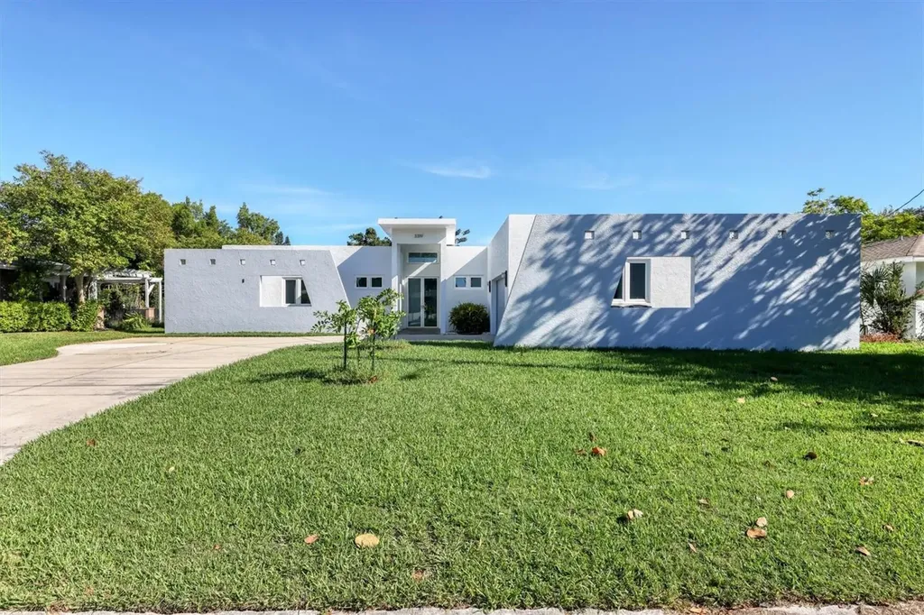 3319 Mayflower Street Sarasota FL 34231