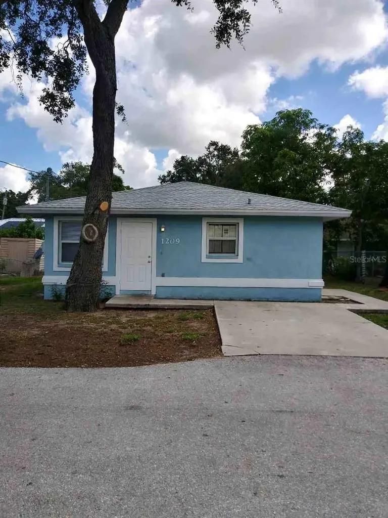 1209 8th Street Court W Bradenton FL 34205
