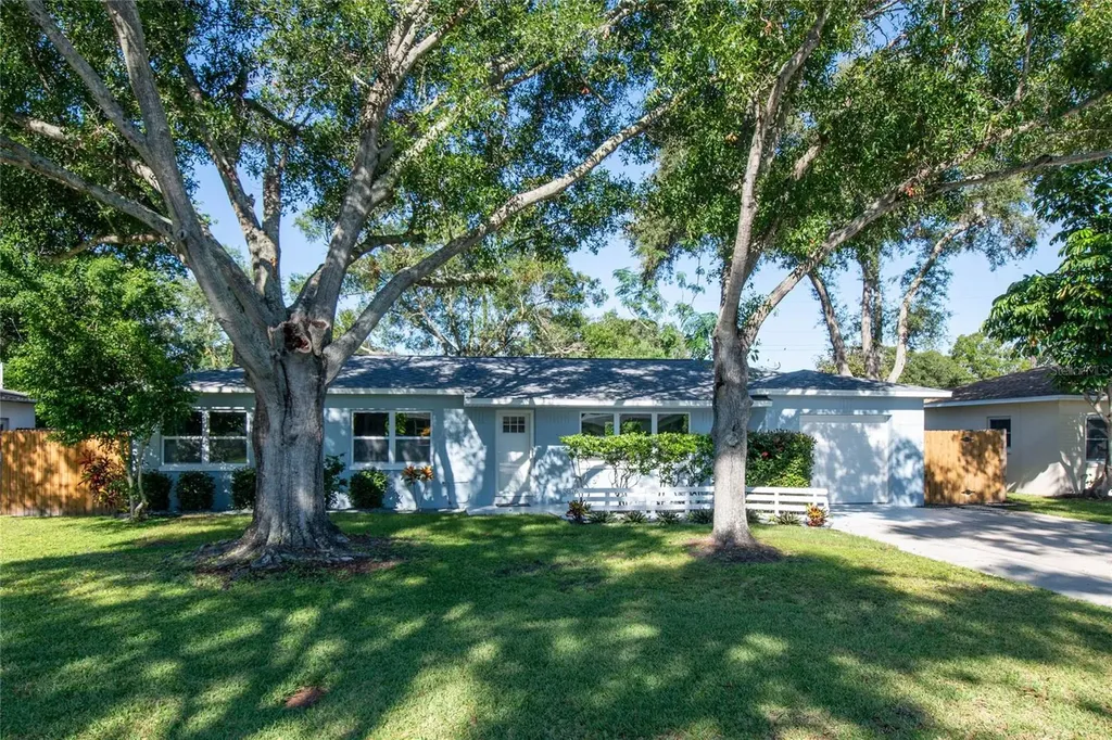 5876 15th Street N St Petersburg FL 33703