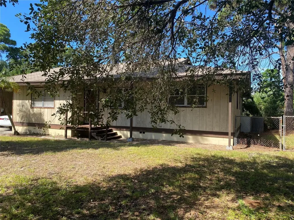 511 67th Avenue Terrace W Bradenton FL 34207
