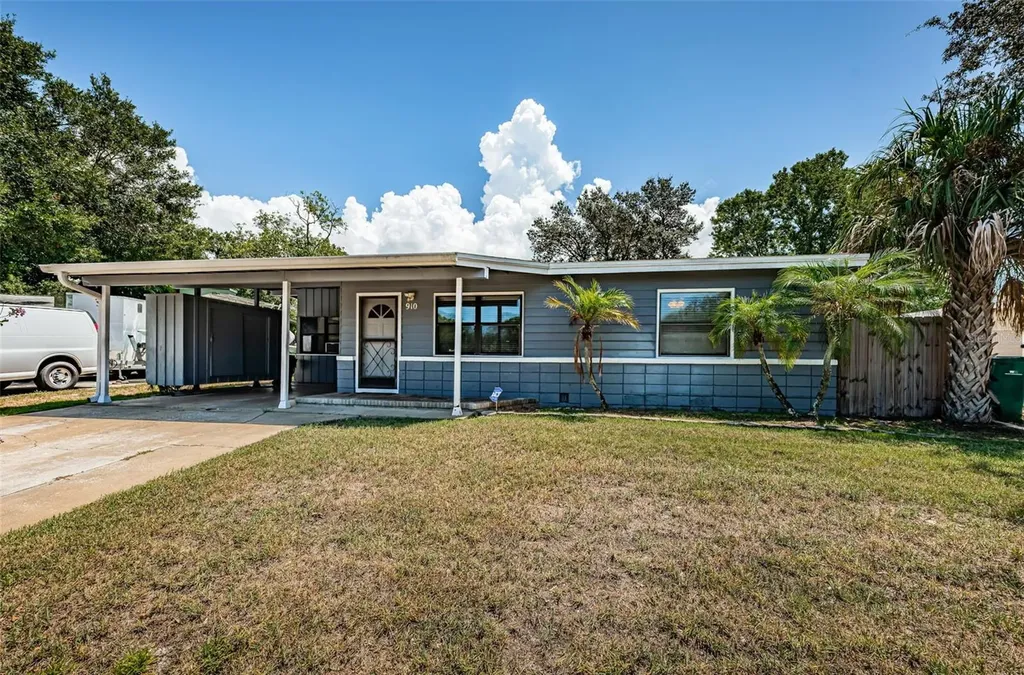 910 Sandpiper Way St Petersburg FL 33707