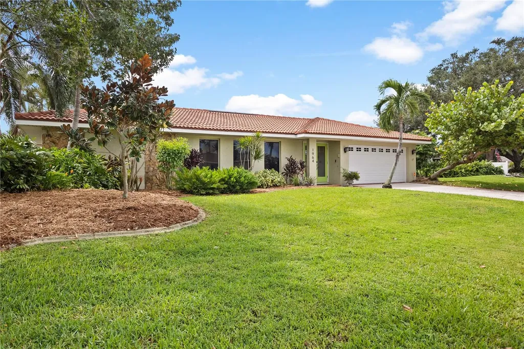 1964 Tanglewood Drive NE St Petersburg FL 33702