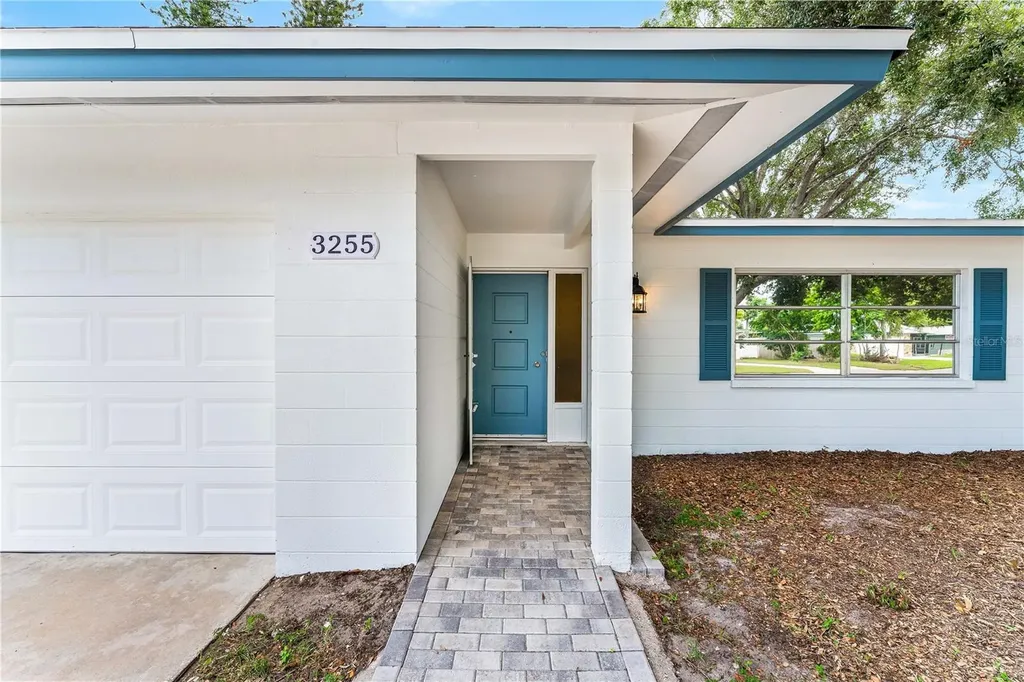 3255 S Lockwood Ridge Road Sarasota FL 34239