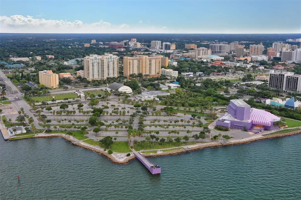 750 N Tamiami Trail Sarasota FL 34236