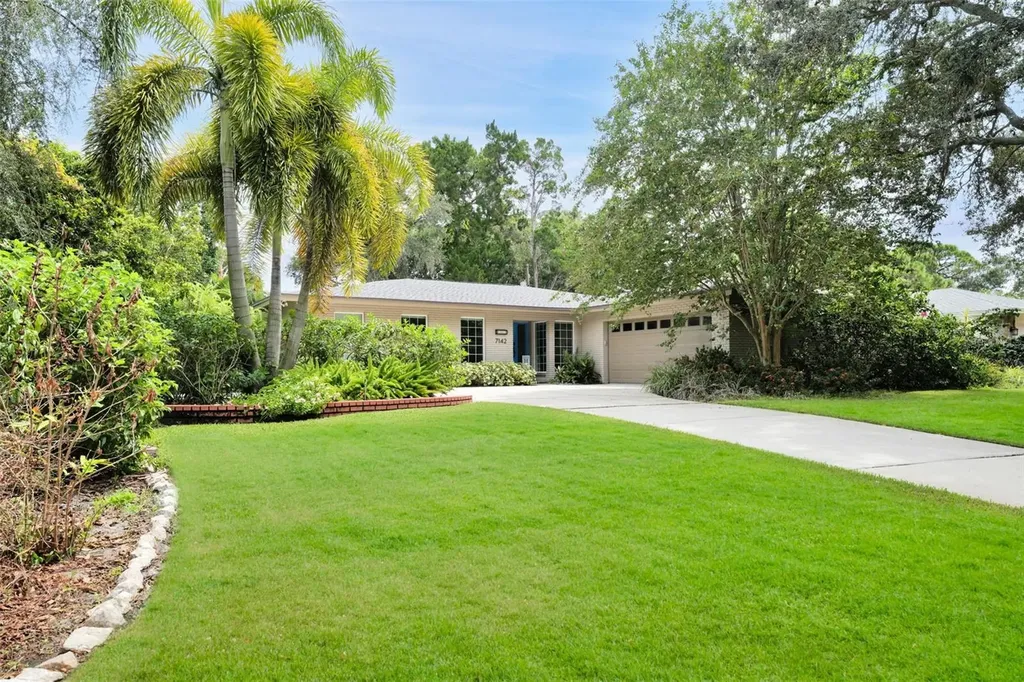 7142 Sunshine Drive S St Petersburg FL 33705
