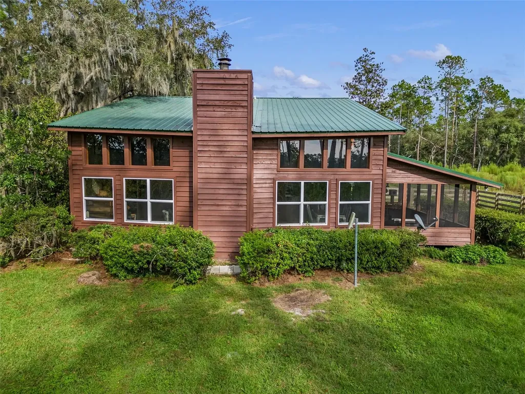 167 Riley Lake Drive Hawthorne FL 32640