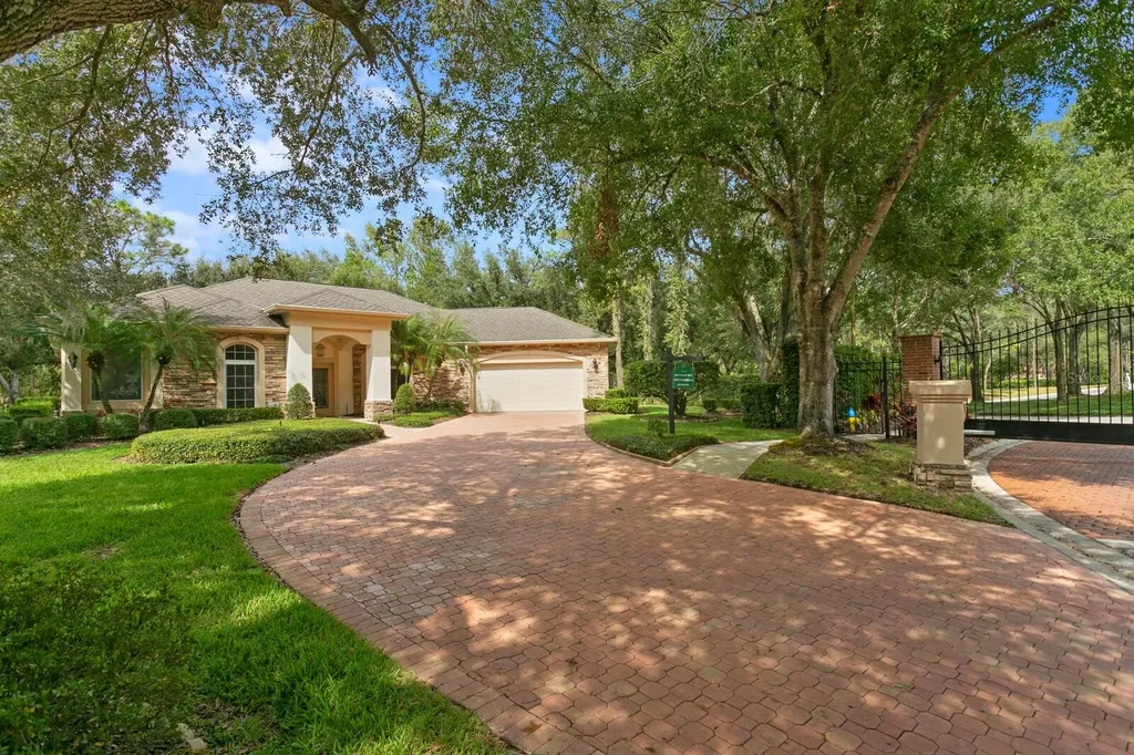 18024 Pinnacle Court Tampa FL 33647