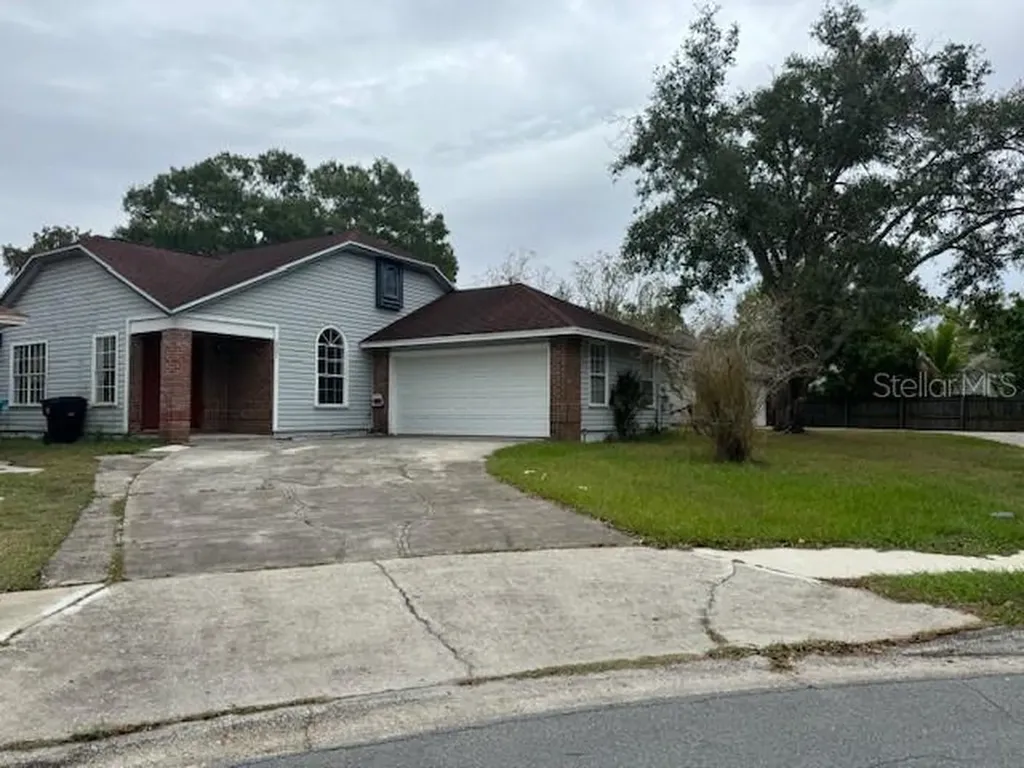 667 Charing Court Orlando FL 32835