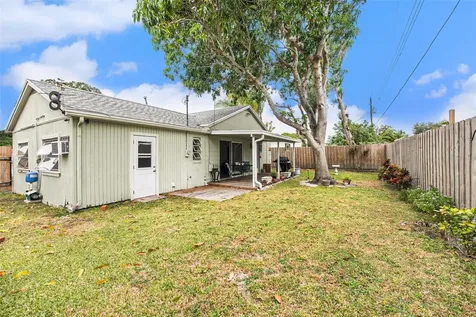 7803 N Woodlynne Avenue Tampa FL 33614