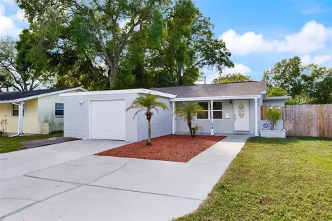 174 SW Lincoln Circle N St Petersburg FL 33703