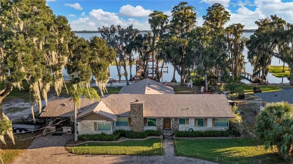 1241 W Lakeshore Drive Clermont FL 34711