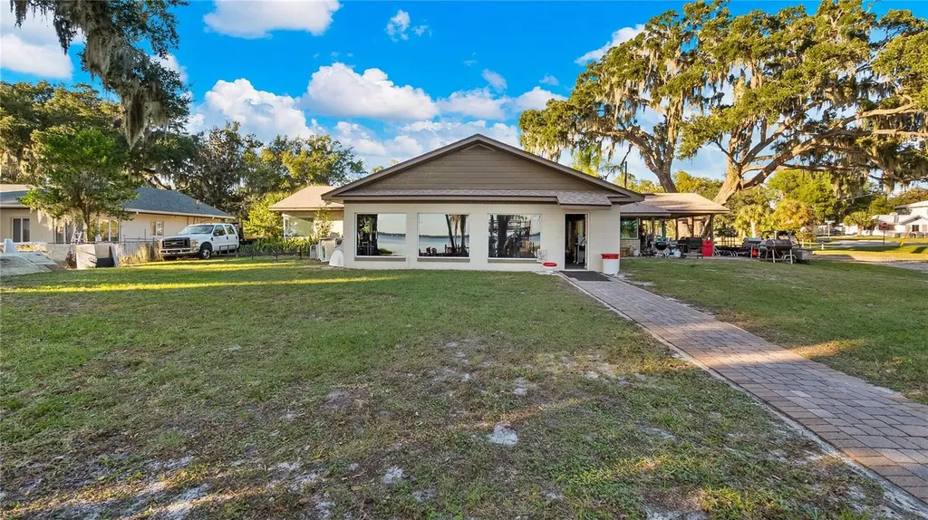 1241 W Lakeshore Drive Clermont FL 34711