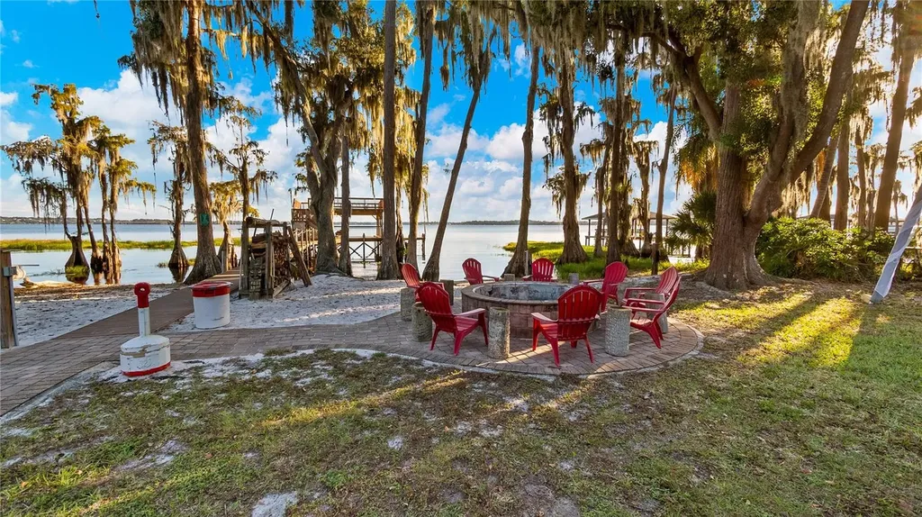 1241 W Lakeshore Drive Clermont FL 34711
