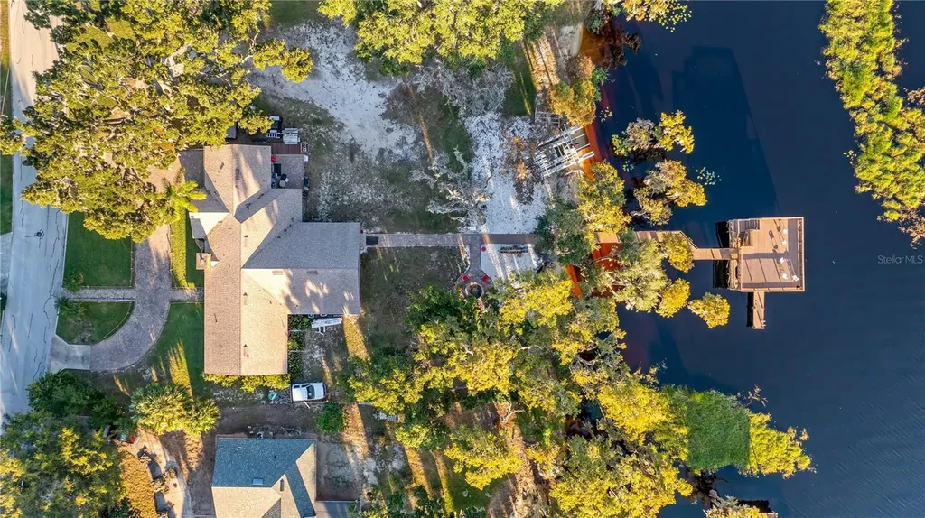 1241 W Lakeshore Drive Clermont FL 34711