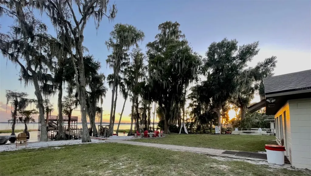 1241 W Lakeshore Drive Clermont FL 34711
