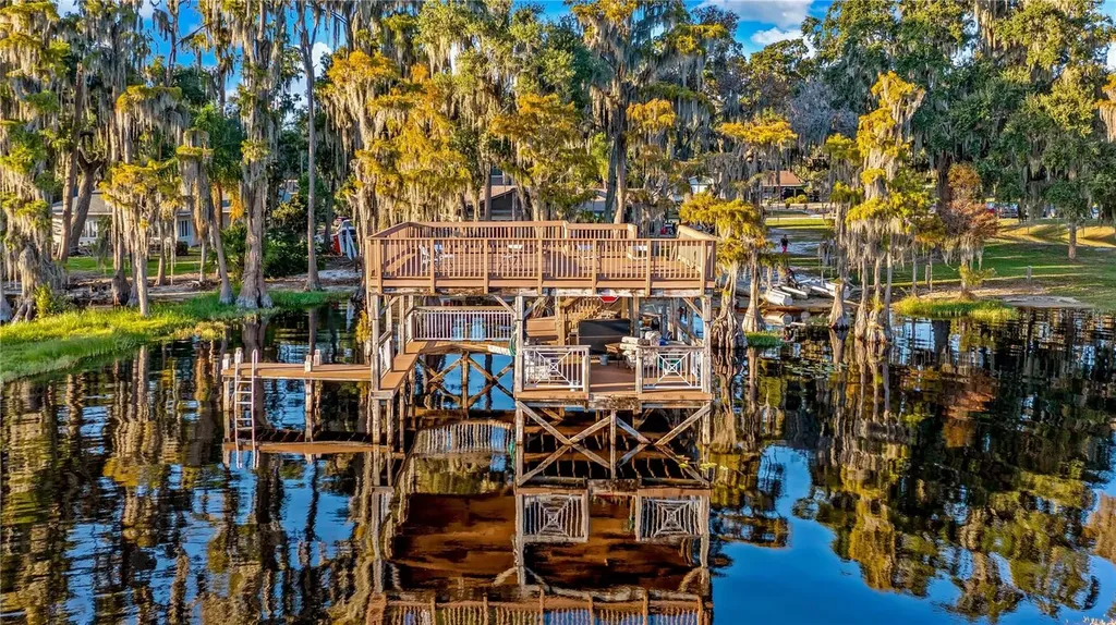 1241 W Lakeshore Drive Clermont FL 34711
