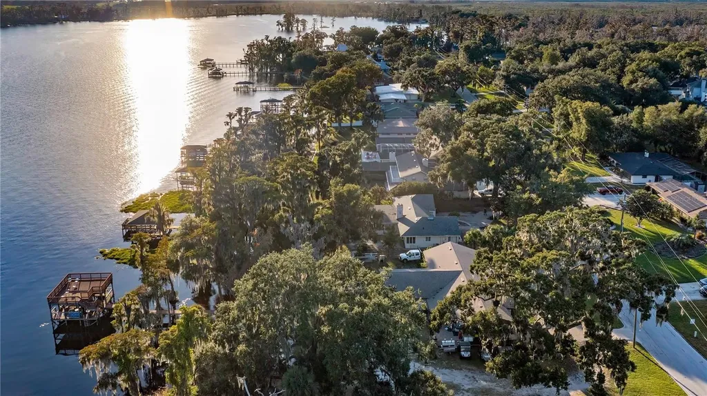 1241 W Lakeshore Drive Clermont FL 34711