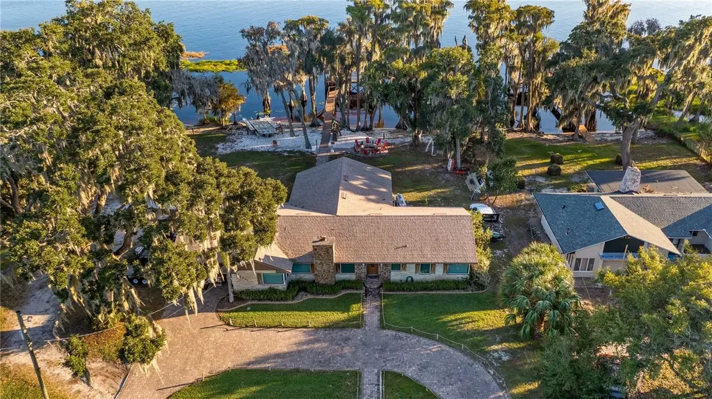 1241 W Lakeshore Drive Clermont FL 34711