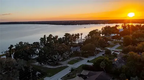 1241 W Lakeshore Drive Clermont FL 34711