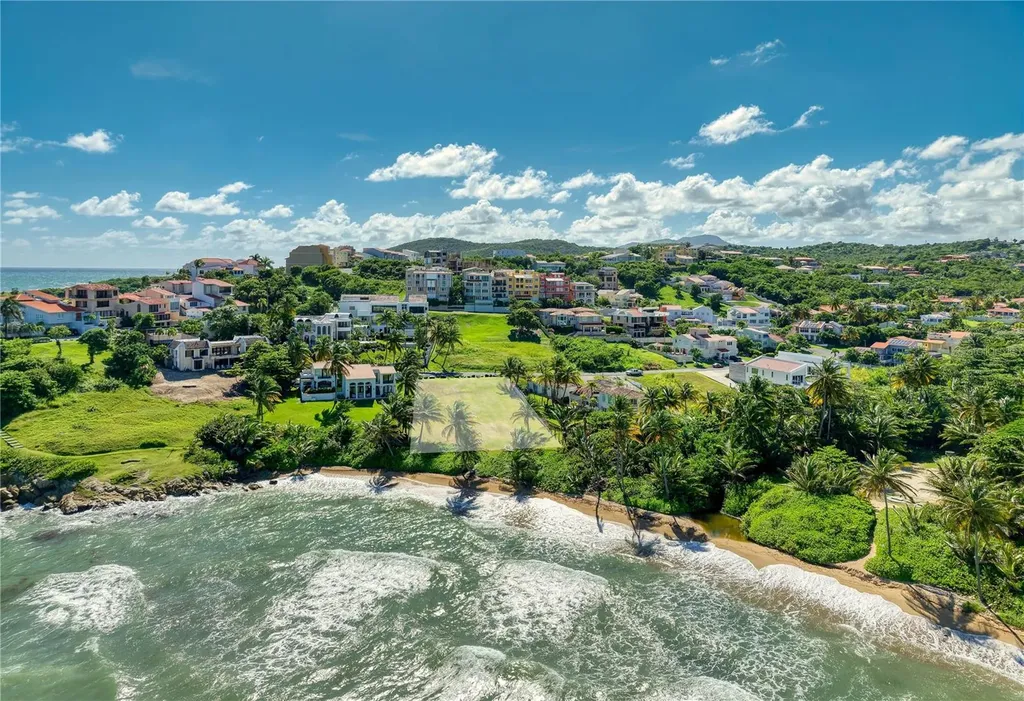 16 Surfside Humacao PR 00791