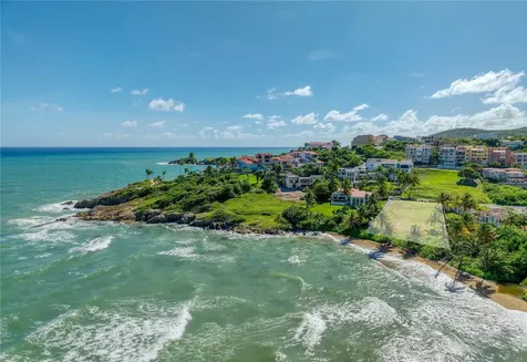 16 Surfside Humacao PR 00791